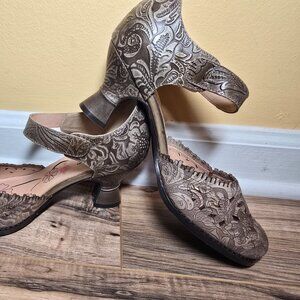 L'Artiste Visionary Pump